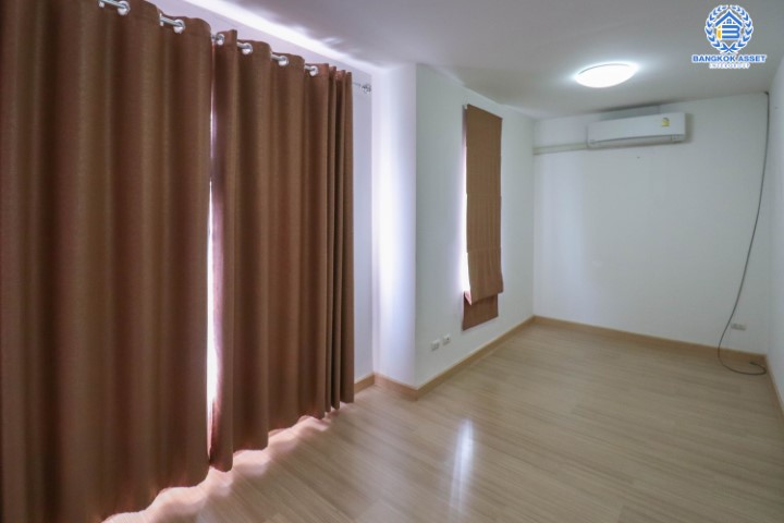 *****ทาวน์เฮ้าส์มือสองย่านนนทบุรี ม.พฤกษาวิลล์ 63/1 นครอินทร์-พระราม 5 หลังมุม! บนเนื้อที่ 23.7 ตร.ว. ฟังก์ชัน 3 ห้องนอน 2 ห้องน้ำ 1 ที่จอดรถ แถมฟรี! 3 เครื่องปรับอากาศกับ 1 เครื่องทำน้ำอุ่น สภาพดีมาก บนทำเลโซนเมือง ใกล้รถไฟฟ้าสายสีม่วง "สถานีแยกติวานนท์" และทางด่วน "พระราม7"